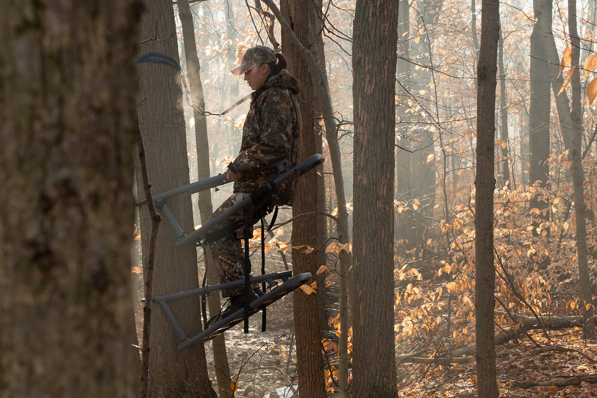 Steel Climbing Stand with 21" Wide Net Seat T28066