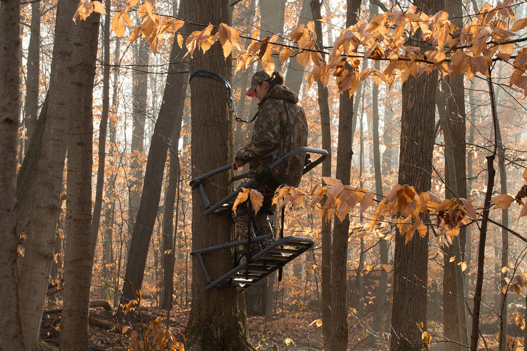 Steel Climbing Stand with 21" Wide Net Seat T28066